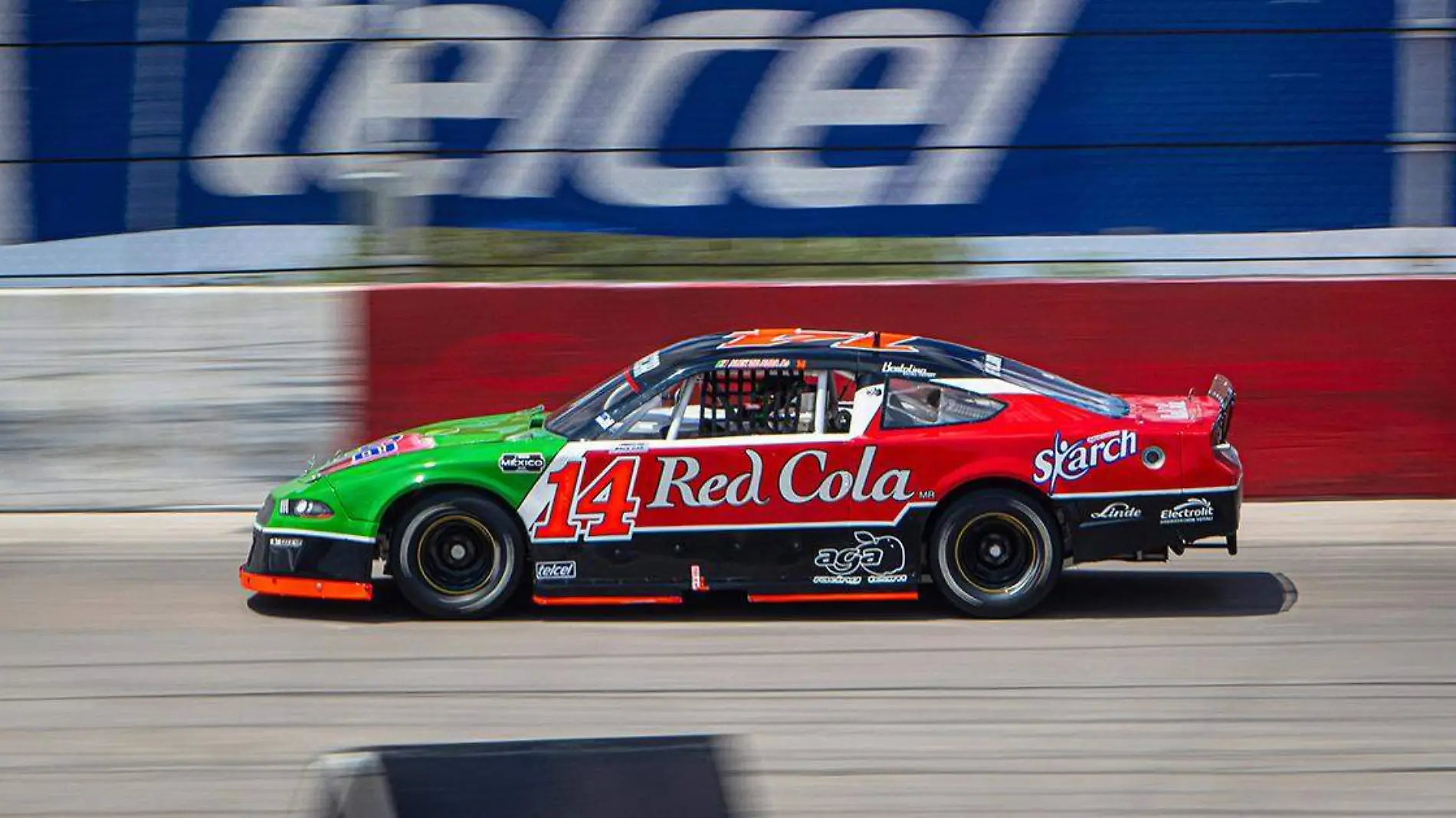 Alex de Alba trata de afianzar su lugar en las finales NASCAR México